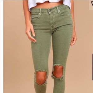 BNWT☘️💚 Moss sexy blown out knee skinny jeans
